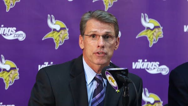 Crisis expert says Vikings botched the Peterson situation