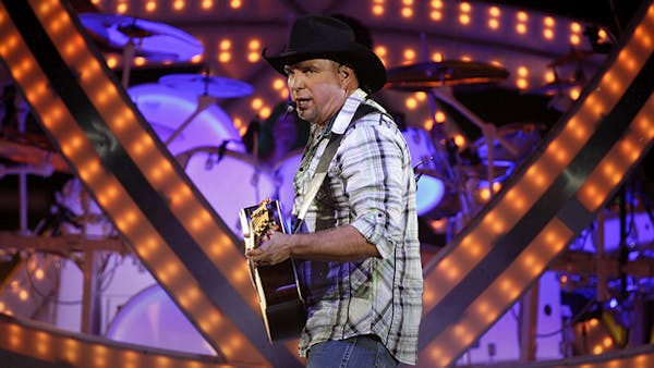 Garth Brooks in town for 11 concerts