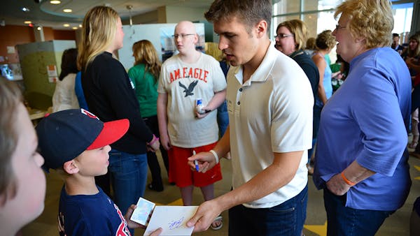 Zach Parise, other celebrities attend autograph event at Children's Hospital