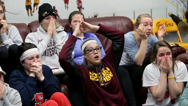 Sudden ending for U.S. stuns Gophers women's hockey team