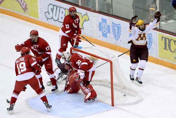 Gophers win first-ever Big Ten hockey game