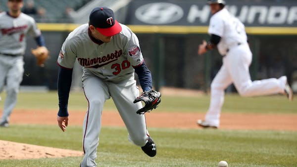 Twins rally before they unravel in Chicago