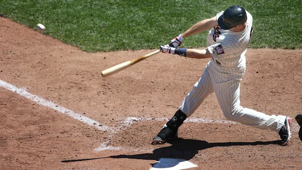 Mauer's two-RBI double lifts Twins