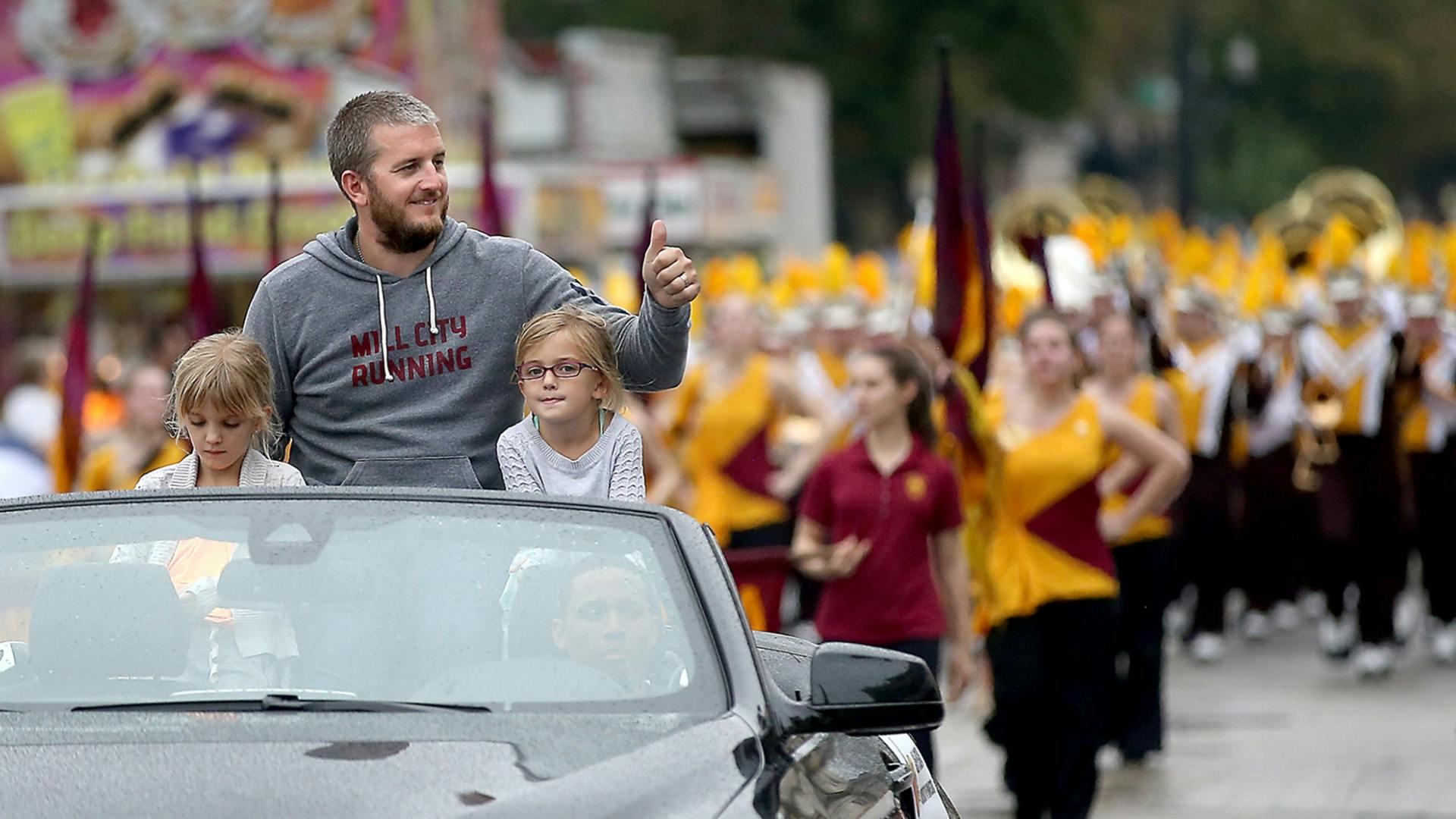 The Twins pitcher was the Gophers' VIP representative in Tuesday's parade.