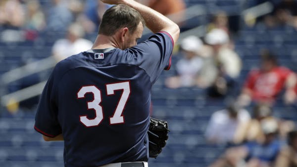 Pelfrey warms up his to new role with Twins