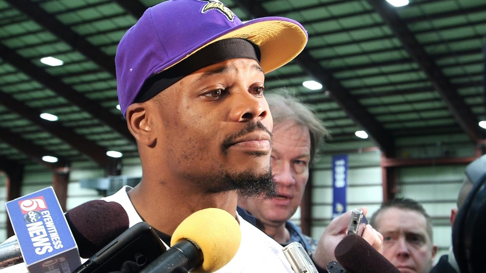 Vikings wide receiver Jerome Simpson apologize to players and fans after he was arrested for suspicion of drunken driving Saturday morning