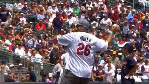 Vanek tosses out first pitch at Twins game