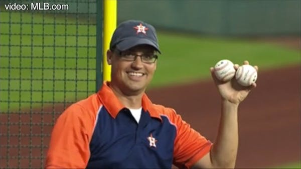 Fan catches two Chris Carter home runs at Twins-Astros game