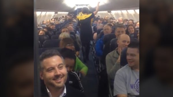 Hilarious flight attendant entertains passengers