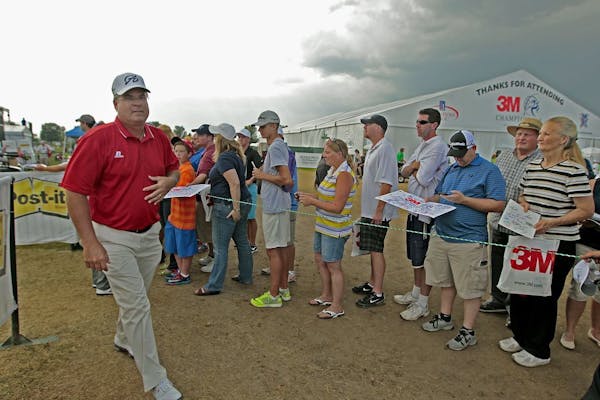 Perry soars to 3M lead after brief delay due to rain, lightning