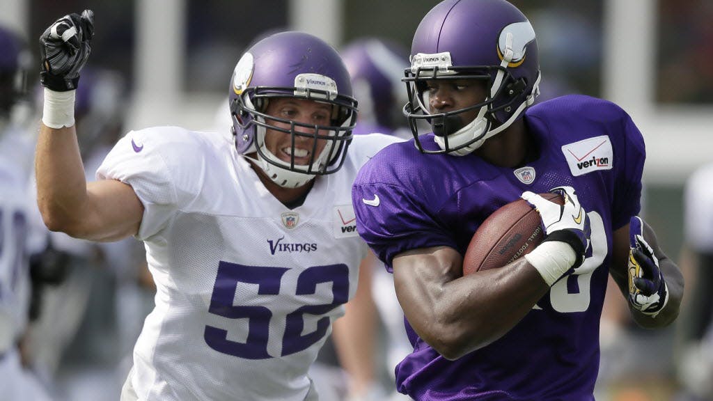 Vikings linebacker Chad Greenway played much of last season with a broken wrist and former Vikings center Mick Tingelhoff is one step closer to getting into the Football Hall of Fame.