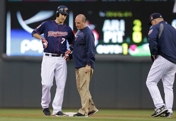 Mauer's injury dampens mood after Twins smash Royals