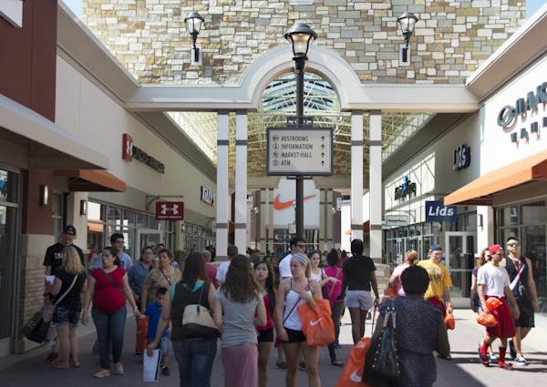 New Eagan outlet mall, Mall of America size each other up