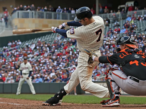 Twins notes: Mauer says back injury not too bad