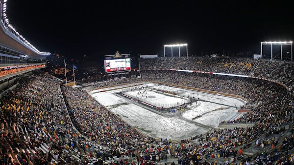 45,000 fans embrace the hockey, cold at TCF Bank Stadium