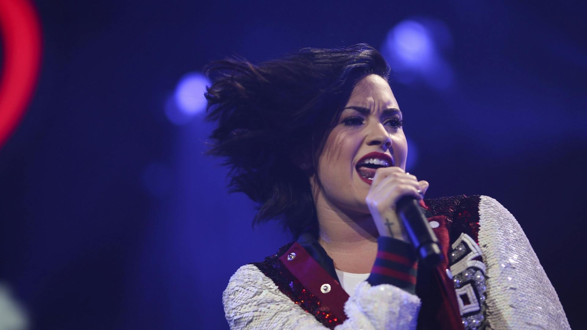 Demi Lovato performs 'Really Don't Care' and the KDWB Jingle Ball.