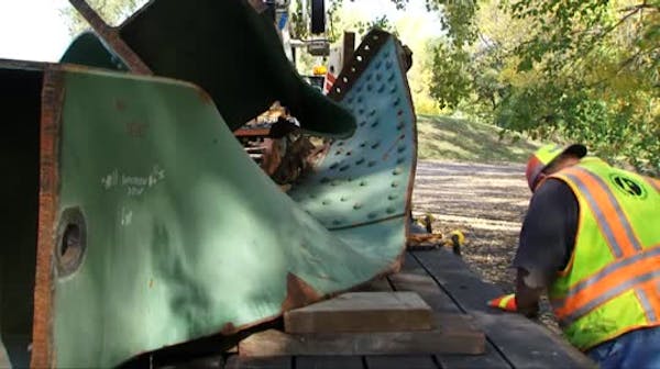 Most historical pieces of 35W bridge brought to Minn. Historical Society