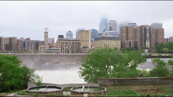 Lock and dam to close in effort to stop invasive carp