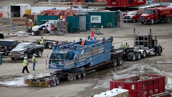 Enormous crane delivered to Vikings stadium