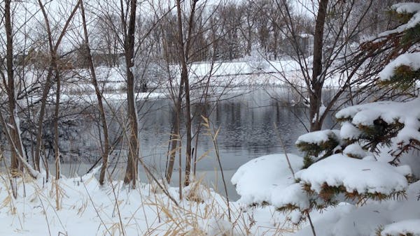 Minnesotans awaken to deep snow in mid-April
