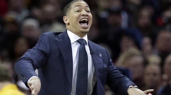 Bulls spoil Lue's debut with Cavaliers