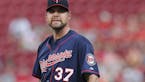 Twins can't outhit Pelfrey's poor pitching in loss