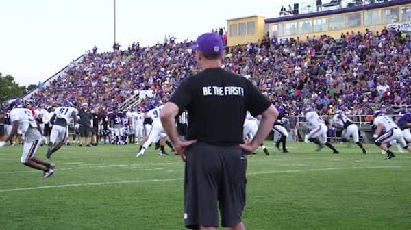 Zimmer tinkering with Vikings defensive positions
