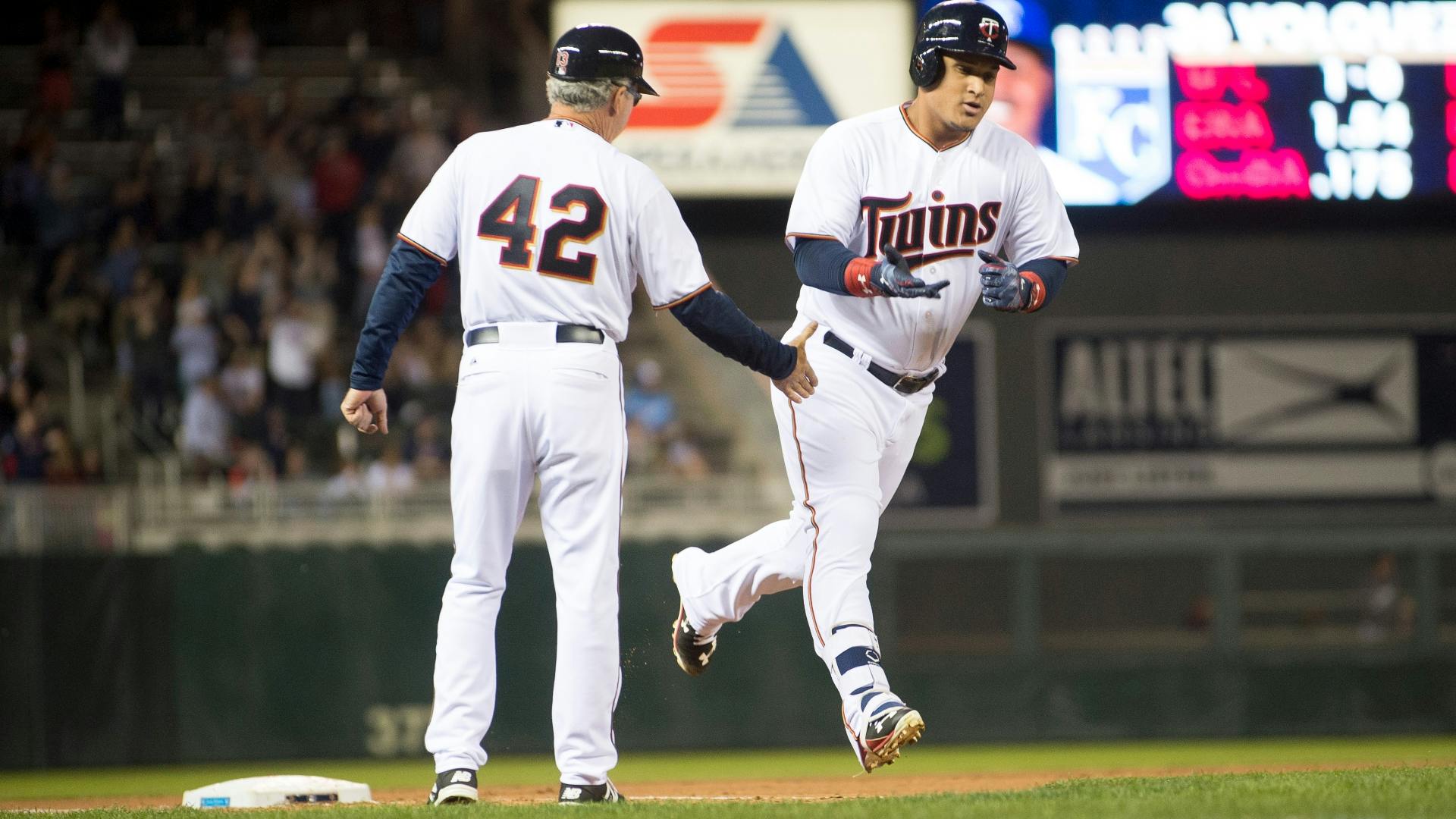 Oswaldo Arica's two-run home run was the difference in the Twins' win over Royals