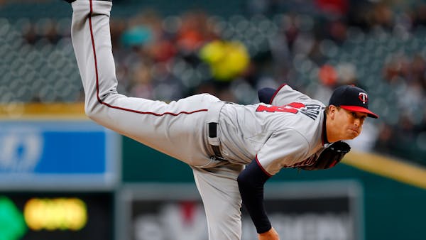 Twins can't cash in on Detroit; Tigers win in 10th