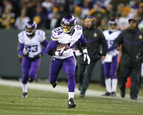 Vikings defense holds the line against Packers