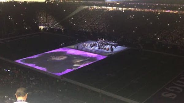 A sample of the Prince tribute at Vikings halftime show