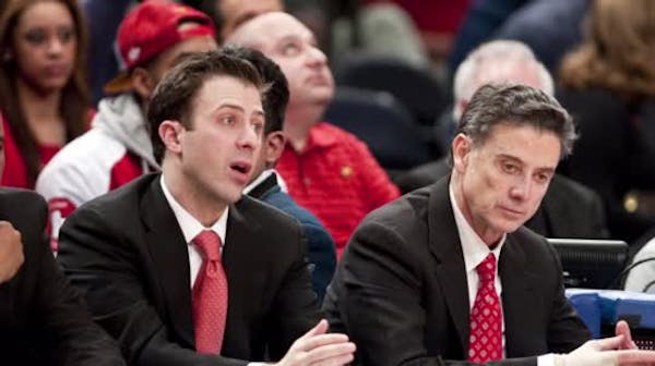 Richard Pitino defends father again, but says a coach's job is to know