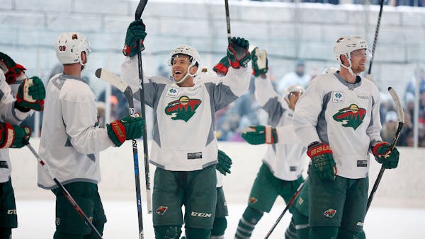 Hundreds of fans watch Wild practice outdoors