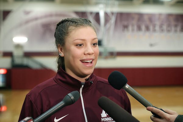 Gophers' Banham "didn't know" scoring record before she hit it