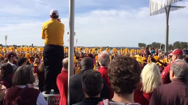 Claeys, Gophers fans prep for Holiday Bowl