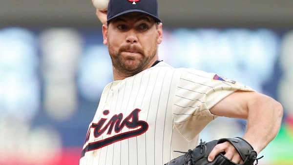 Pelfrey says blame is his for Twins loss