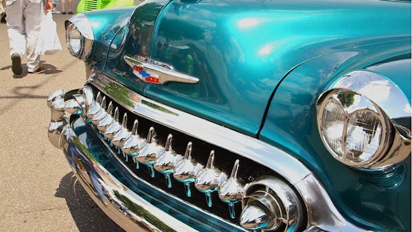 Flair, fins and fantastic cars at Back to the '50s