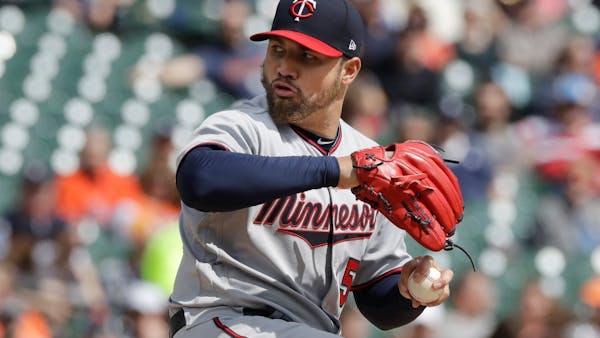 Pitching, yes. Hitting, no. Twins lose despite Santiago's strong outing