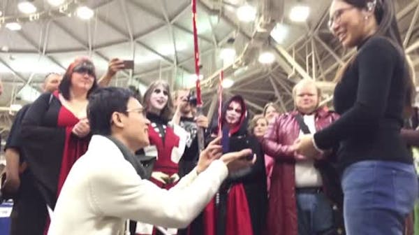Marriage proposal at Wizard World Comic Con