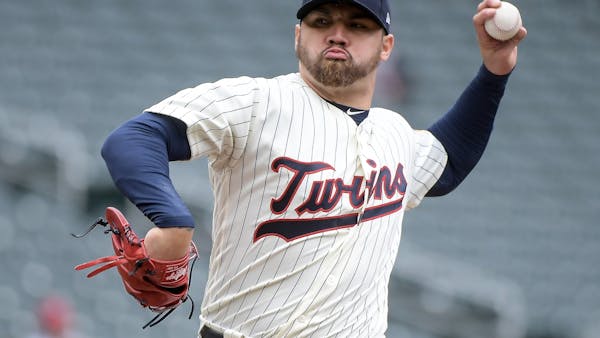 Reusse: Santiago mixes it up for Twins, including that screwball