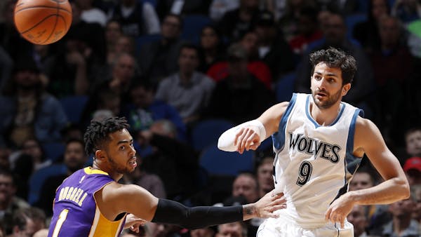 Rubio's career-high 33 points carry Wolves past Lakers