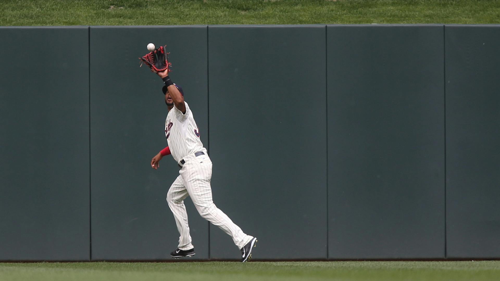 Twins center fielder Aaron Hicks says his critical error Friday was "a ball I catch all the time."