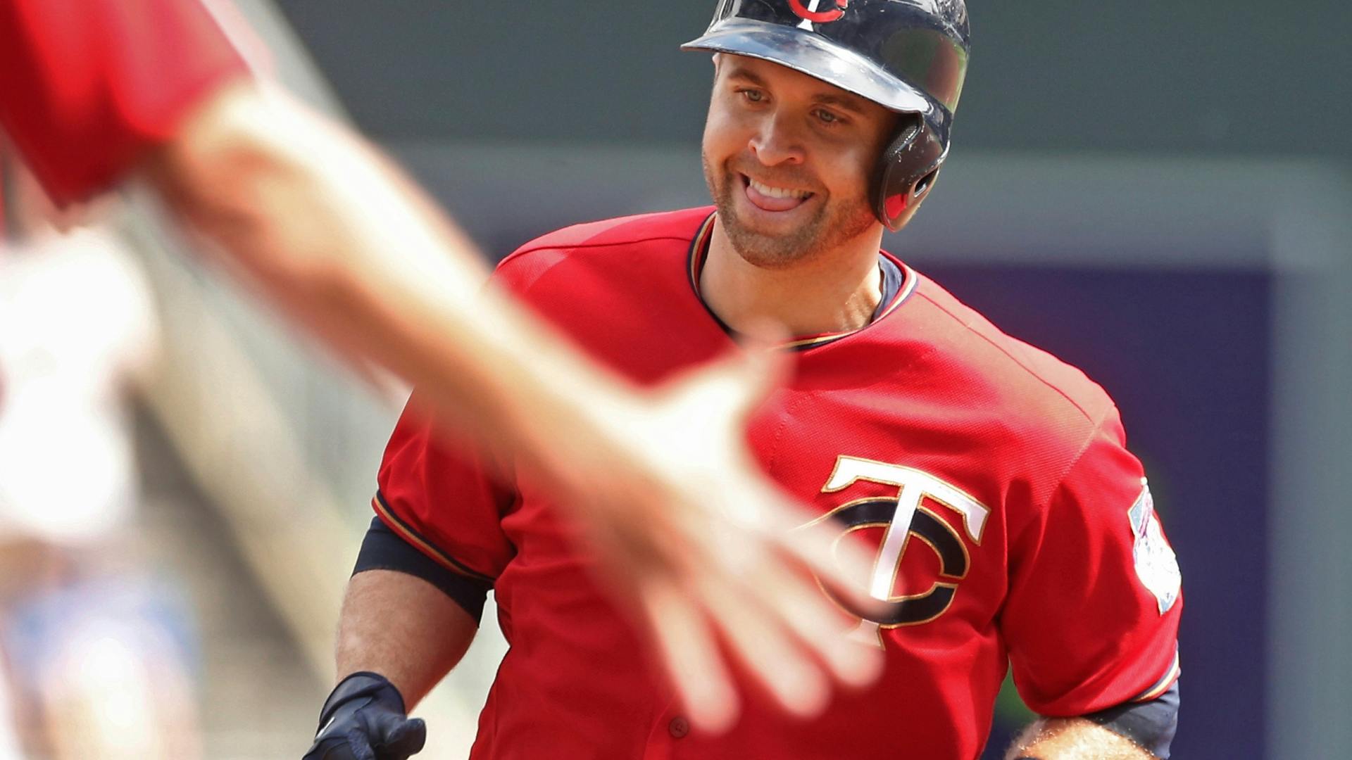 Twins second baseman Brian Dozier says it was awkward taking a curtain call after hitting three home runs Monday, given that the Twins were losing 11-5 to the Royals at the time.