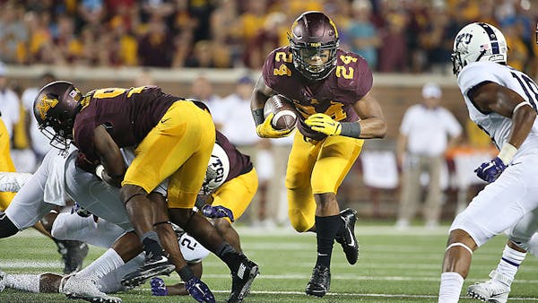 Souhan: Freshman running back Smith brings coach's aptitude to Gophers