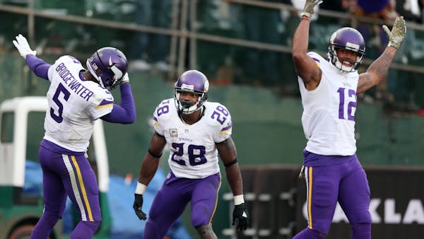 Vikings blitz Raiders, take sole possession of first in NFC North