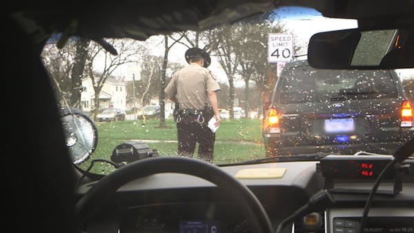 Ride along as Minnesota State Patrol trooper spots distracted drivers