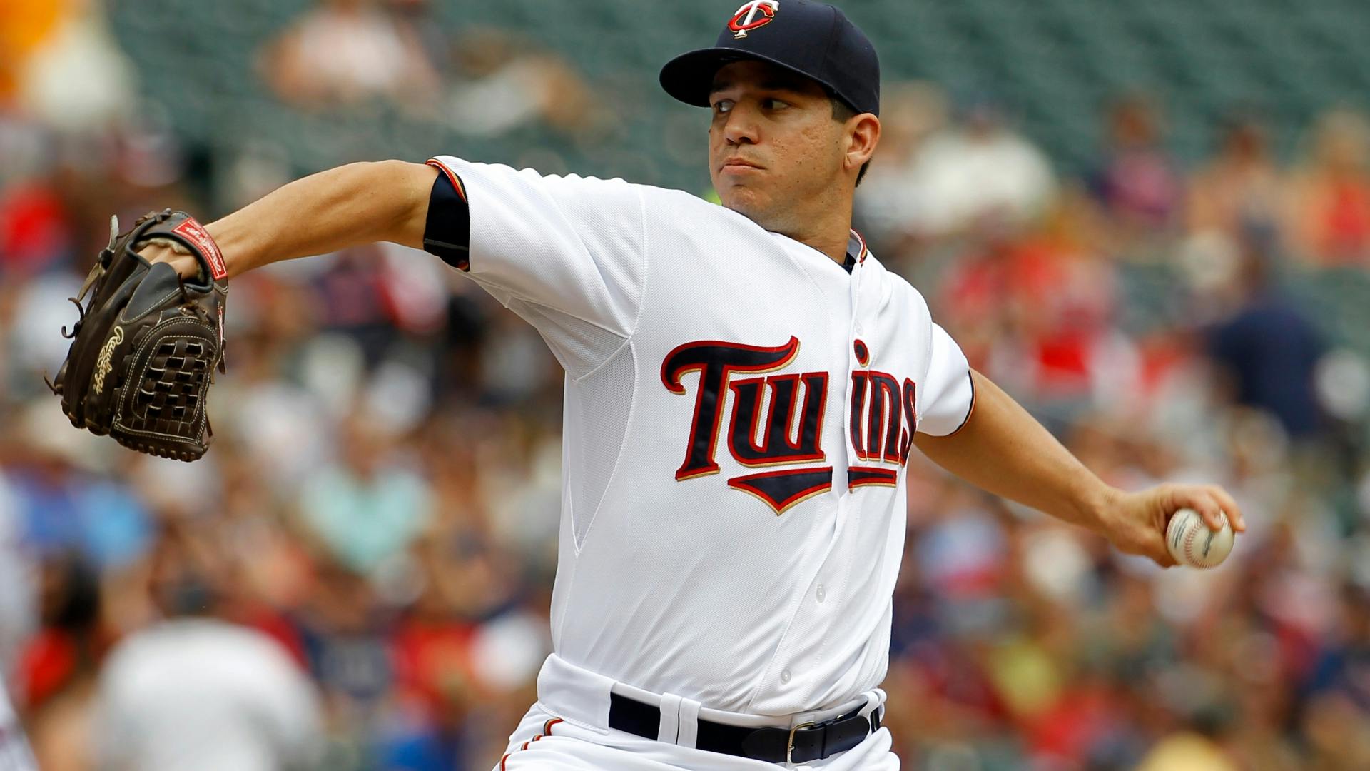 Twins lefthander Tommy Milone dominated White Sox on Wednesday.
