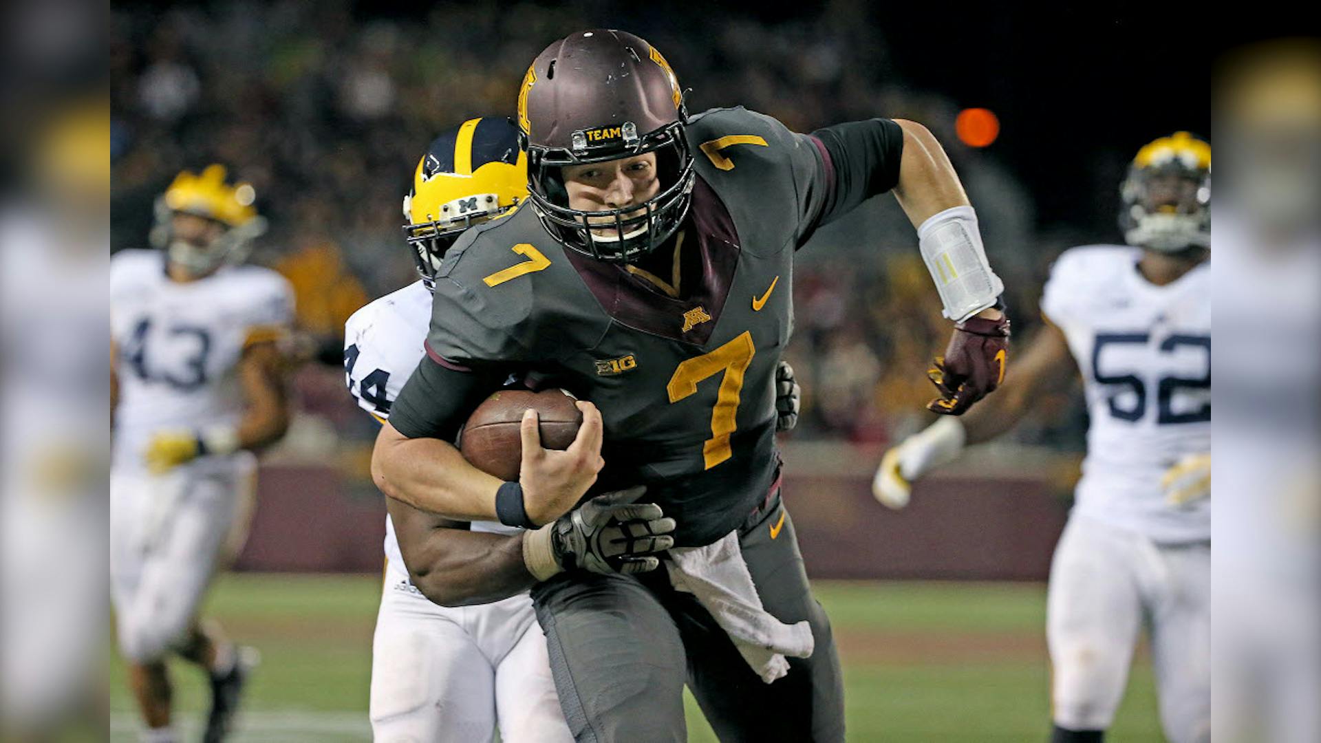 As quarterback Mitch Leidner hits his stride, Gophers prepare to play unranked Illinois.