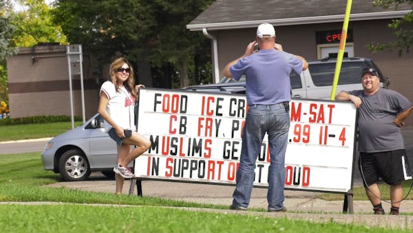 'Muslims Get Out' sign owner meets with Muslim leaders