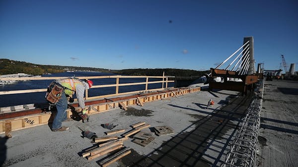 Driving surface now in place on new St. Croix River bridge